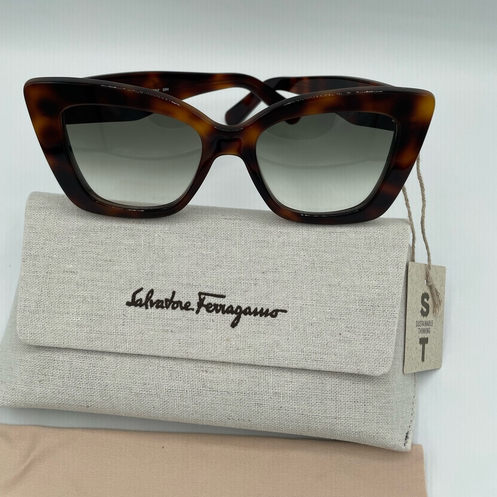 Salvatore Ferragamo Sunglasses SF1023S 214
Tortoise (NWT) - Picture 4 of 8